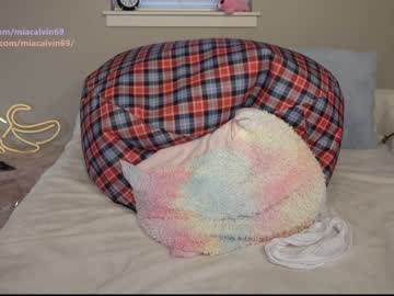 webcam girl miacalvin69 capture image #1043796