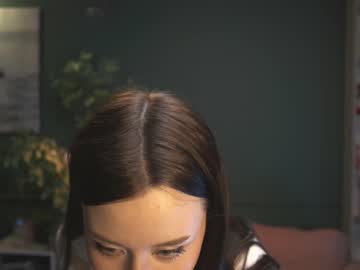 webcam girl ella_knockers_xl capture image #1243120