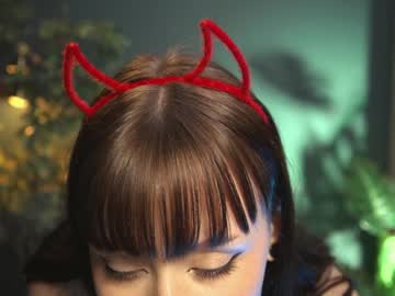 webcam girl ella_knockers_xl capture image #1415129
