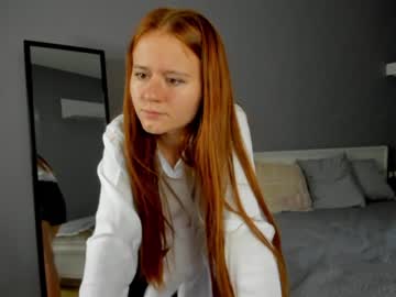 webcam girl roxybr0wn capture image #2441744
