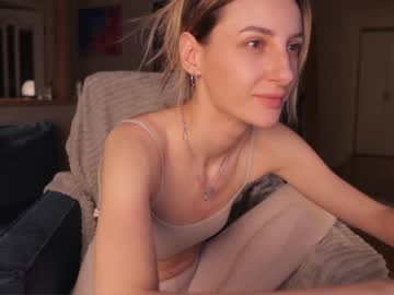 webcam girl alicedotg capture image #1288861
