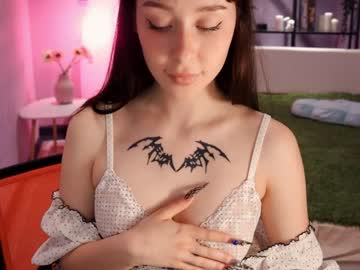webcam girl ella_knockers_xl capture image #2268885