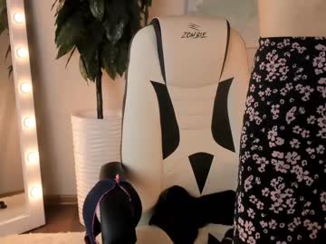 webcam girl luisalivia capture image #2391004