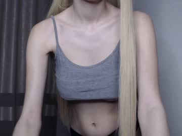 webcam girl shy_hott1e capture image #1546553