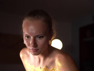 webcam girl chillwithkira capture image #2912098