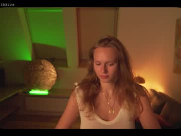 webcam girl chillwithkira capture image #1870095