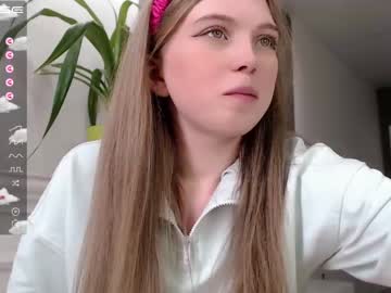 webcam girl small_blondee capture image #2110969