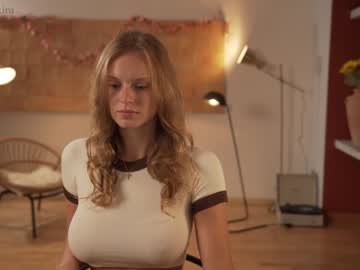 webcam girl chillwithkira capture image #2709658