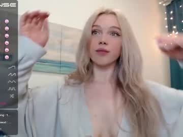 webcam girl small_blondee capture image #1381972