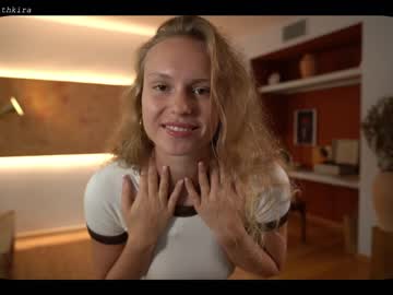 webcam girl chillwithkira capture image #2625215