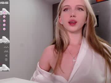 webcam girl small_blondee capture image #2523338