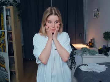 webcam girl intimacy_scene capture image #4019371