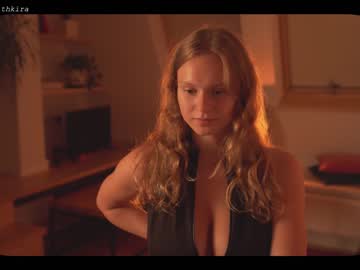 webcam girl chillwithkira capture image #1805211