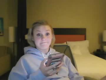 webcam girl cutiekatie3273 capture image #1225080