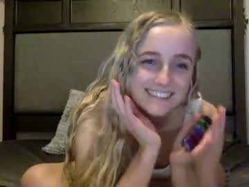 webcam girl peachezzs capture image #508887