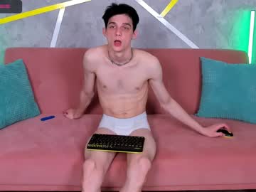 webcam man aaron_yam capture image #1812071