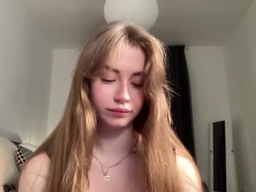 webcam girl strawberryjamx capture image #2982659