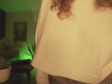 webcam girl chillwithkira capture image #728277