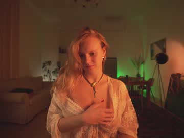 webcam girl chillwithkira capture image #542638