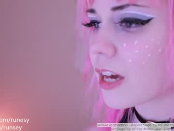 webcam girl runesy capture image #1952100