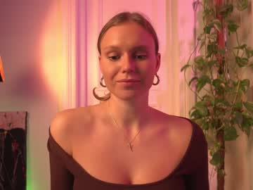 webcam girl chillwithkira capture image #592685