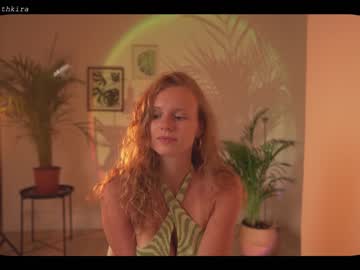 webcam girl chillwithkira capture image #2143447