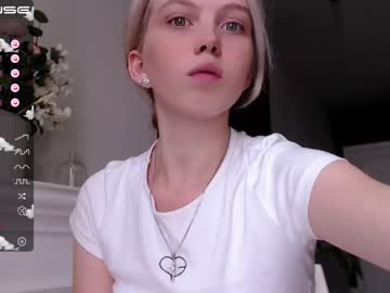 webcam girl small_blondee capture image #2500093