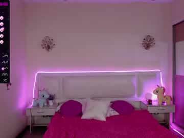webcam girl queen_kitty1818 capture image #3224828
