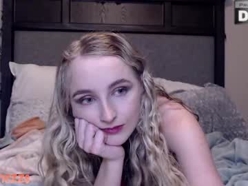 webcam girl peachezzs capture image #695777