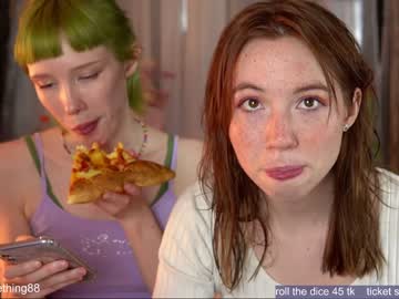 webcam girl li_on_line capture image #1338721