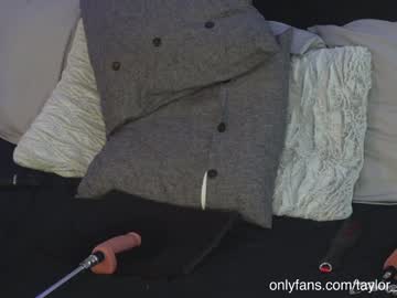 webcam girl taylor_love_303 capture image #1302221