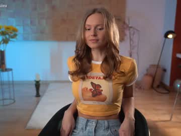 webcam girl chillwithkira capture image #3621064